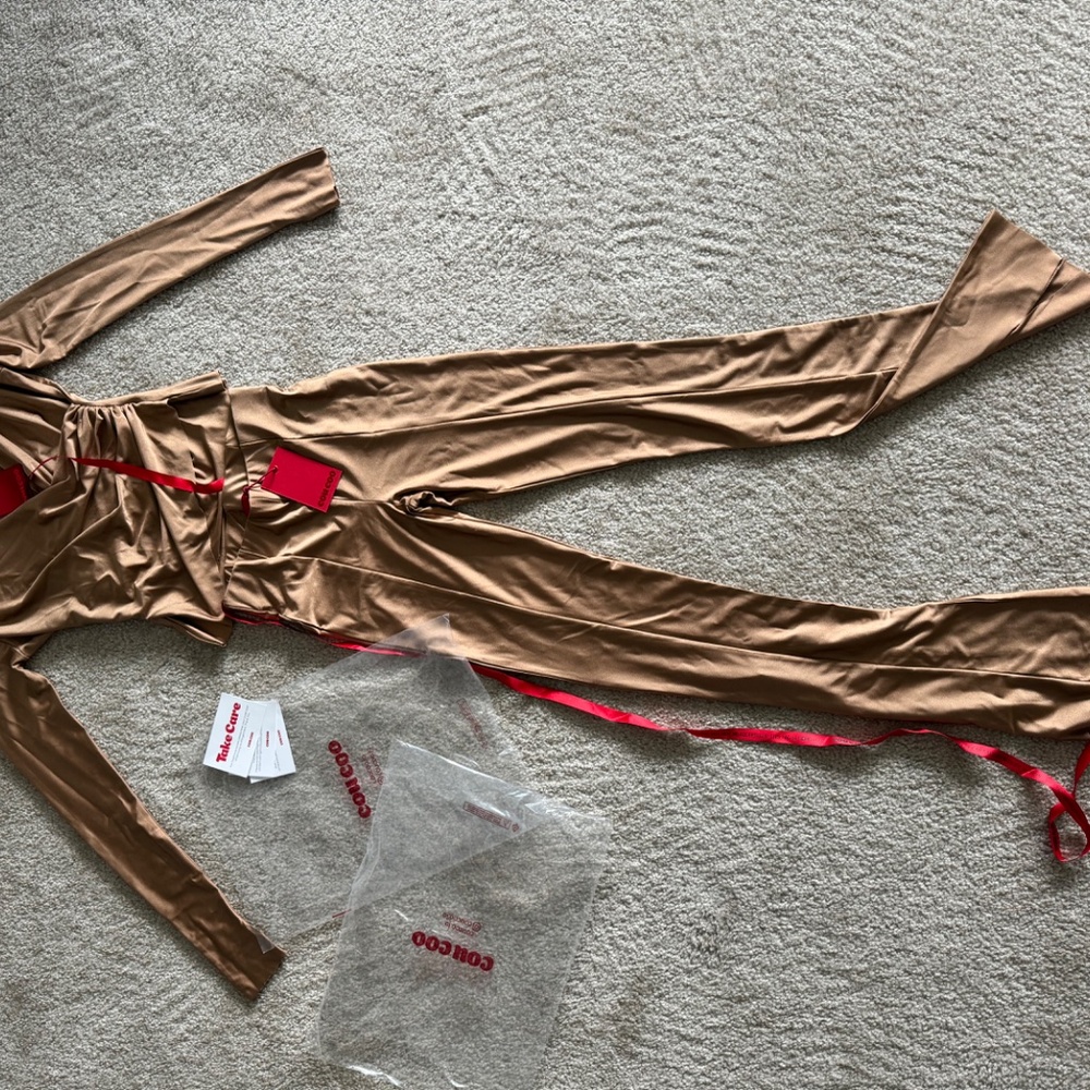 Clothes - Picture 2 of 4